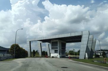 1.5 Storey Semi D Factory in Gelang Patah For Sale