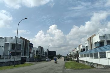 1.5 Storey Semi D Factory in Gelang Patah For Sale