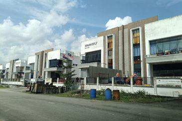 1.5 Storey Semi-D Factory in Gelang Patah For Sale