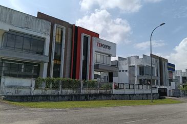 1.5 Storey Semi-D Factory in Gelang Patah For Sale