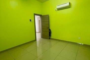 Maple Red, Adda Heights