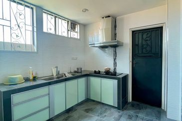 Maple Red, Adda Heights