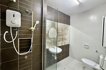 Maple Red, Adda Heights