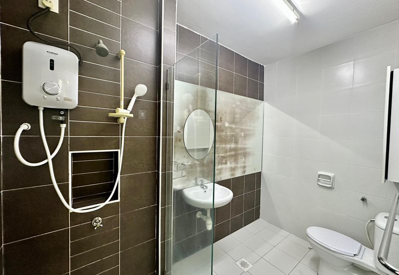 Maple Red, Adda Heights