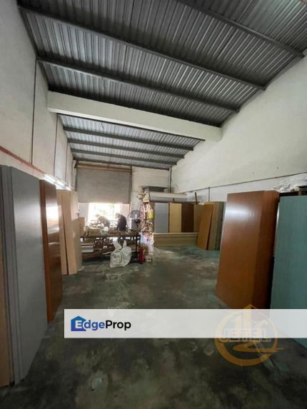 Puchong Utama 1.5 Storey Terrace Factory 20x70 Tenanted Facing Main Road , Selangor, Puchong