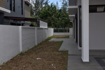 3 Storey Semi Detached House at Horizon Hills Canal Garden