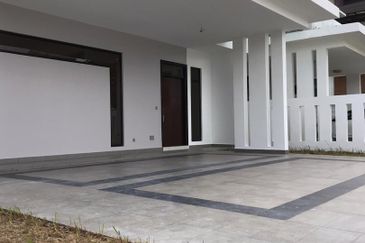 3 Storey Semi Detached House at Horizon Hills Canal Garden