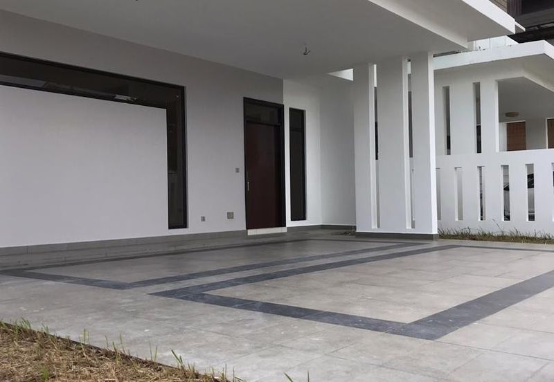 3 Storey Semi Detached House at Horizon Hills Canal Garden