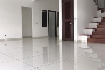 3 Storey Semi Detached House at Horizon Hills Canal Garden