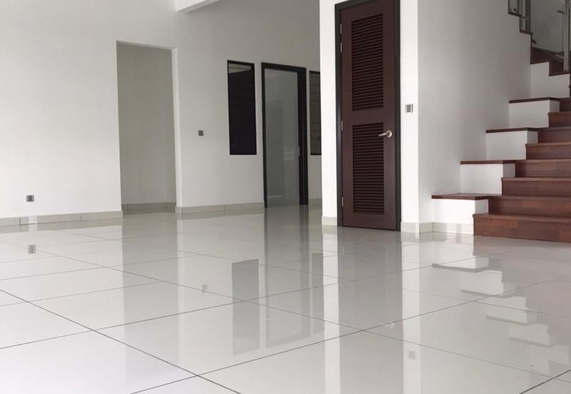 3 Storey Semi Detached House at Horizon Hills Canal Garden