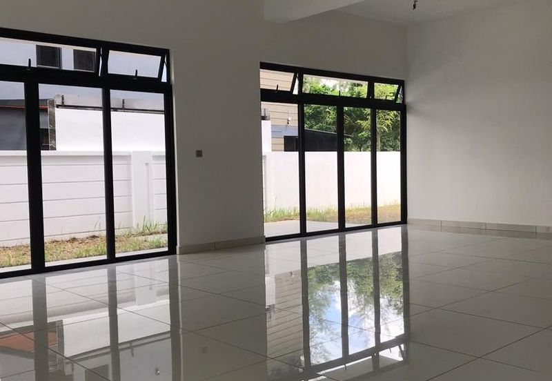 3 Storey Semi Detached House at Horizon Hills Canal Garden