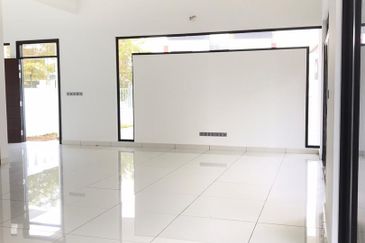 3 Storey Semi Detached House at Horizon Hills Canal Garden