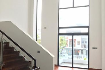 3 Storey Semi Detached House at Horizon Hills Canal Garden