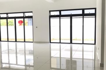 3 Storey Semi Detached House at Horizon Hills Canal Garden