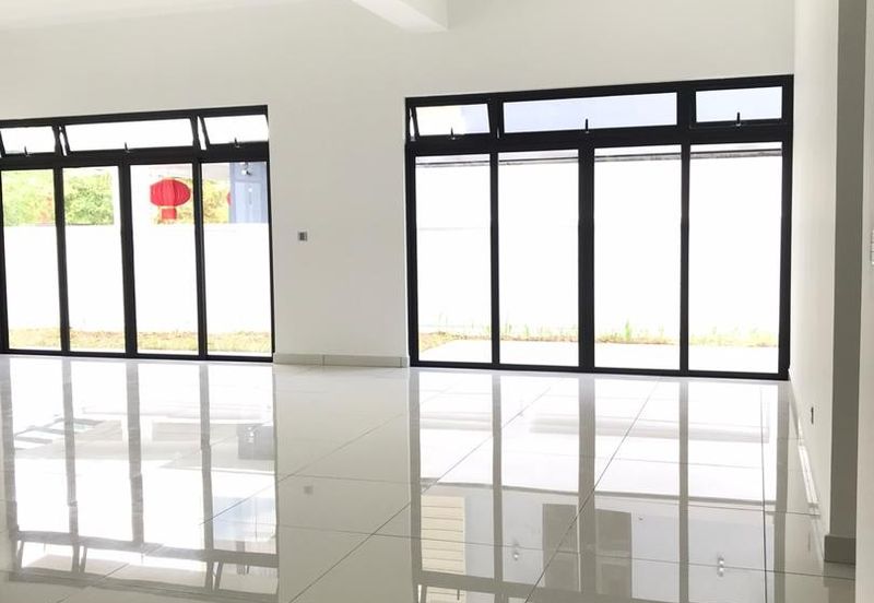 3 Storey Semi Detached House at Horizon Hills Canal Garden