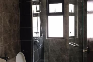 3 Storey Semi Detached House at Horizon Hills Canal Garden