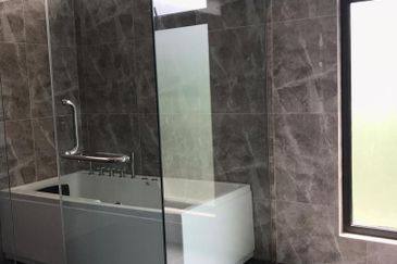 3 Storey Semi Detached House at Horizon Hills Canal Garden