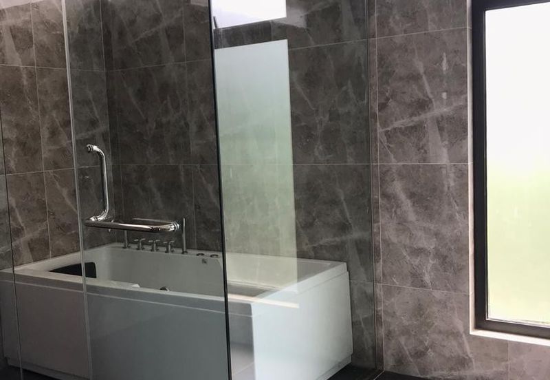 3 Storey Semi Detached House at Horizon Hills Canal Garden