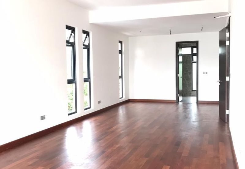 3 Storey Semi Detached House at Horizon Hills Canal Garden