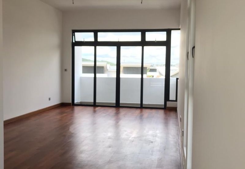 3 Storey Semi Detached House at Horizon Hills Canal Garden