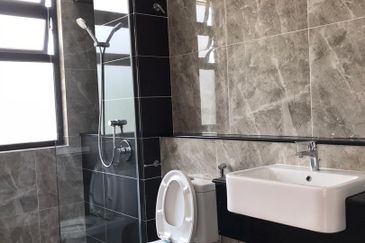 3 Storey Semi Detached House at Horizon Hills Canal Garden