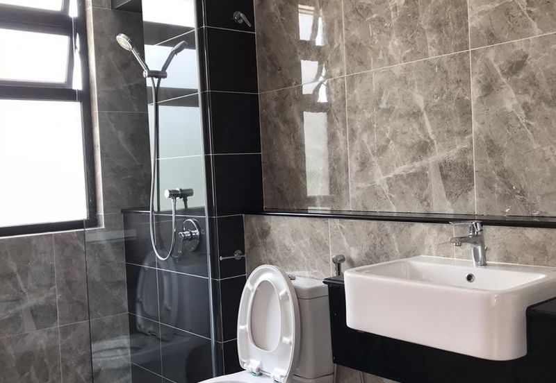 3 Storey Semi Detached House at Horizon Hills Canal Garden