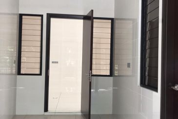 3 Storey Semi Detached House at Horizon Hills Canal Garden