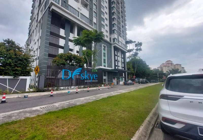 Zeta DeSkye Residence