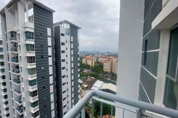 Zeta DeSkye Residence