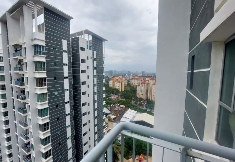 Zeta DeSkye Residence