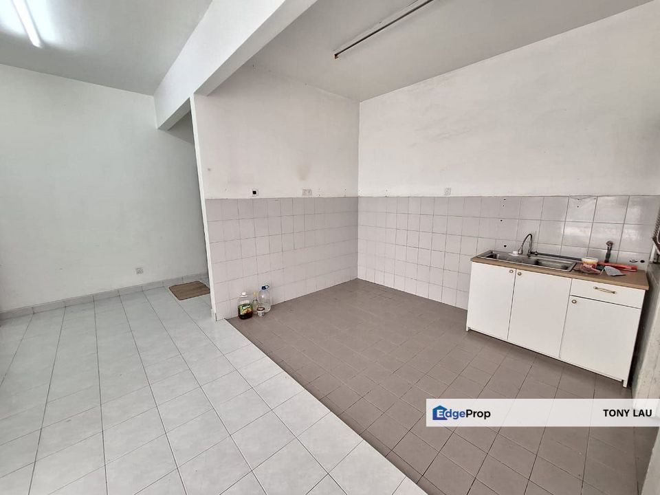 For Sale: Spacious Service Apartment @ 162 Residency, Selayang, Selangor, Selayang