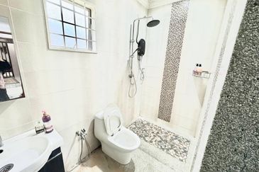 Fully Furnished Single-Storey Bungalow with Spacious Land for Sale @  Kuang, Sungai Buloh, Selangor