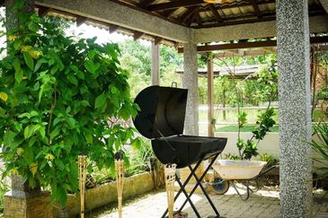 Fully Furnished Single-Storey Bungalow with Spacious Land for Sale @  Kuang, Sungai Buloh, Selangor