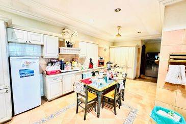 Freehold Golf Resort Living Spacious Layout Fully Renovated @ Lakeview Bungalow, Saujana Resort, Shah Alam