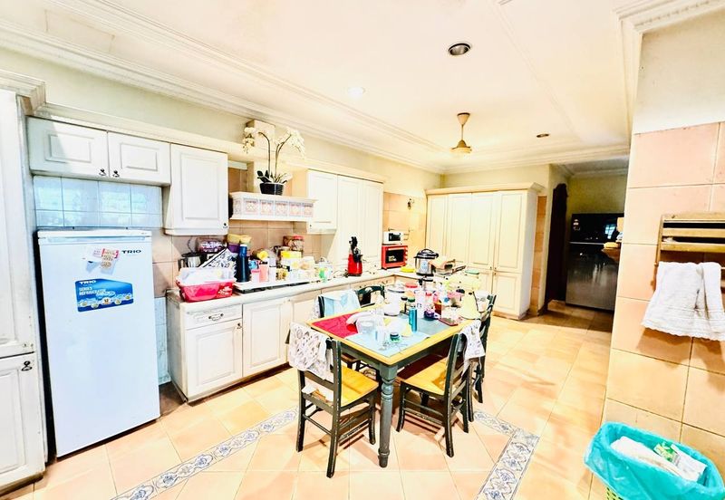 Freehold Golf Resort Living Spacious Layout Fully Renovated @ Lakeview Bungalow, Saujana Resort, Shah Alam