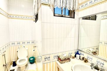 Freehold Golf Resort Living Spacious Layout Fully Renovated @ Lakeview Bungalow, Saujana Resort, Shah Alam