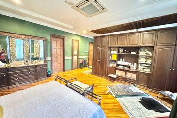 Freehold Golf Resort Living Spacious Layout Fully Renovated @ Lakeview Bungalow, Saujana Resort, Shah Alam