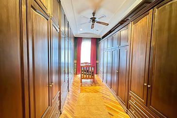 Freehold Golf Resort Living Spacious Layout Fully Renovated @ Lakeview Bungalow, Saujana Resort, Shah Alam