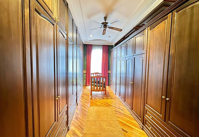 Freehold Golf Resort Living Spacious Layout Fully Renovated @ Lakeview Bungalow, Saujana Resort, Shah Alam