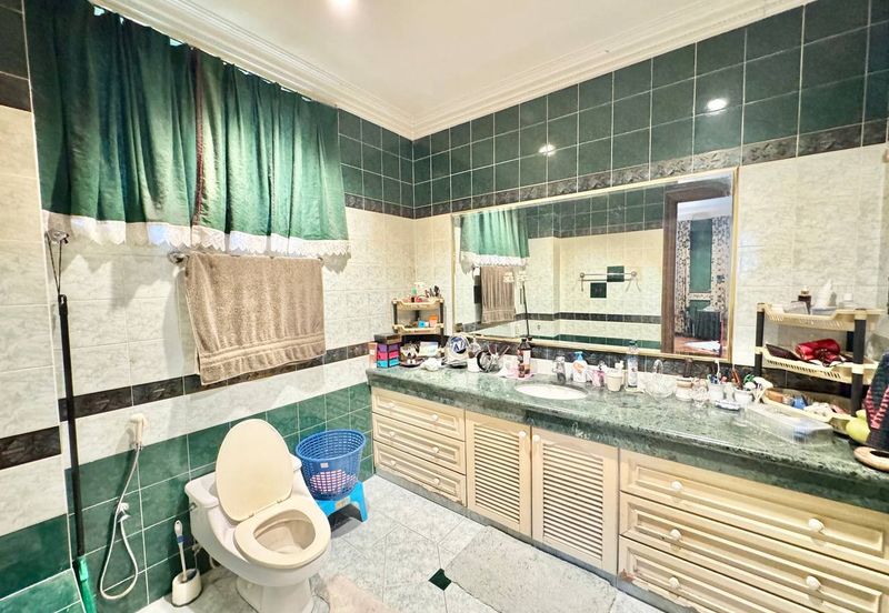 Freehold Golf Resort Living Spacious Layout Fully Renovated @ Lakeview Bungalow, Saujana Resort, Shah Alam