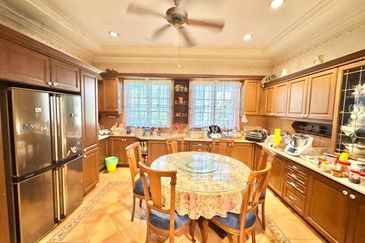 Freehold Golf Resort Living Spacious Layout Fully Renovated @ Lakeview Bungalow, Saujana Resort, Shah Alam