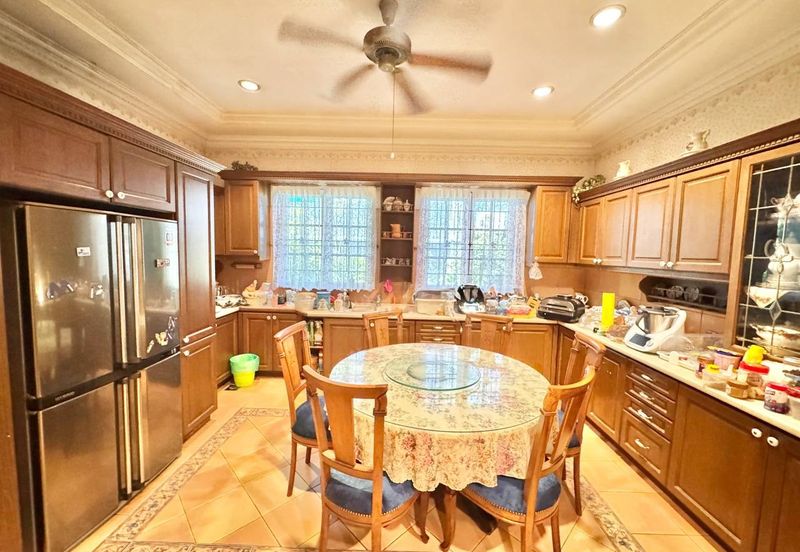 Freehold Golf Resort Living Spacious Layout Fully Renovated @ Lakeview Bungalow, Saujana Resort, Shah Alam