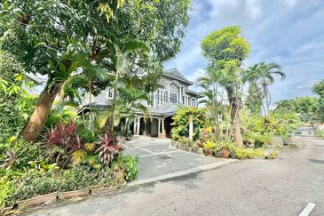 Freehold Golf Resort Living Spacious Layout Fully Renovated @ Lakeview Bungalow, Saujana Resort, Shah Alam