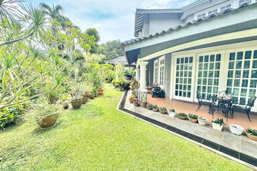 Freehold Golf Resort Living Spacious Layout Fully Renovated @ Lakeview Bungalow, Saujana Resort, Shah Alam