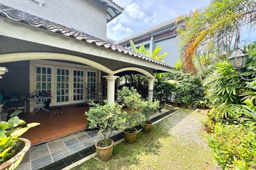 Freehold Golf Resort Living Spacious Layout Fully Renovated @ Lakeview Bungalow, Saujana Resort, Shah Alam