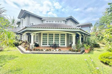 Freehold Golf Resort Living Spacious Layout Fully Renovated @ Lakeview Bungalow, Saujana Resort, Shah Alam