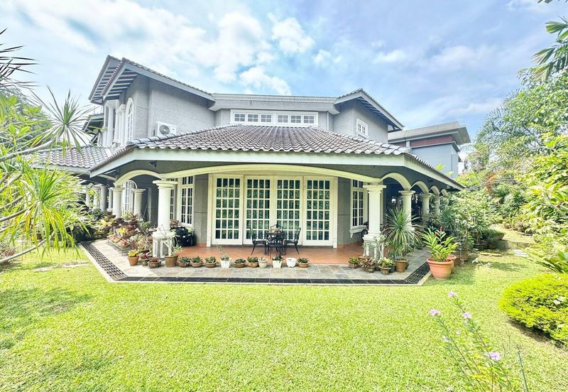 Freehold Golf Resort Living Spacious Layout Fully Renovated @ Lakeview Bungalow, Saujana Resort, Shah Alam