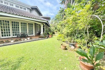 Freehold Golf Resort Living Spacious Layout Fully Renovated @ Lakeview Bungalow, Saujana Resort, Shah Alam