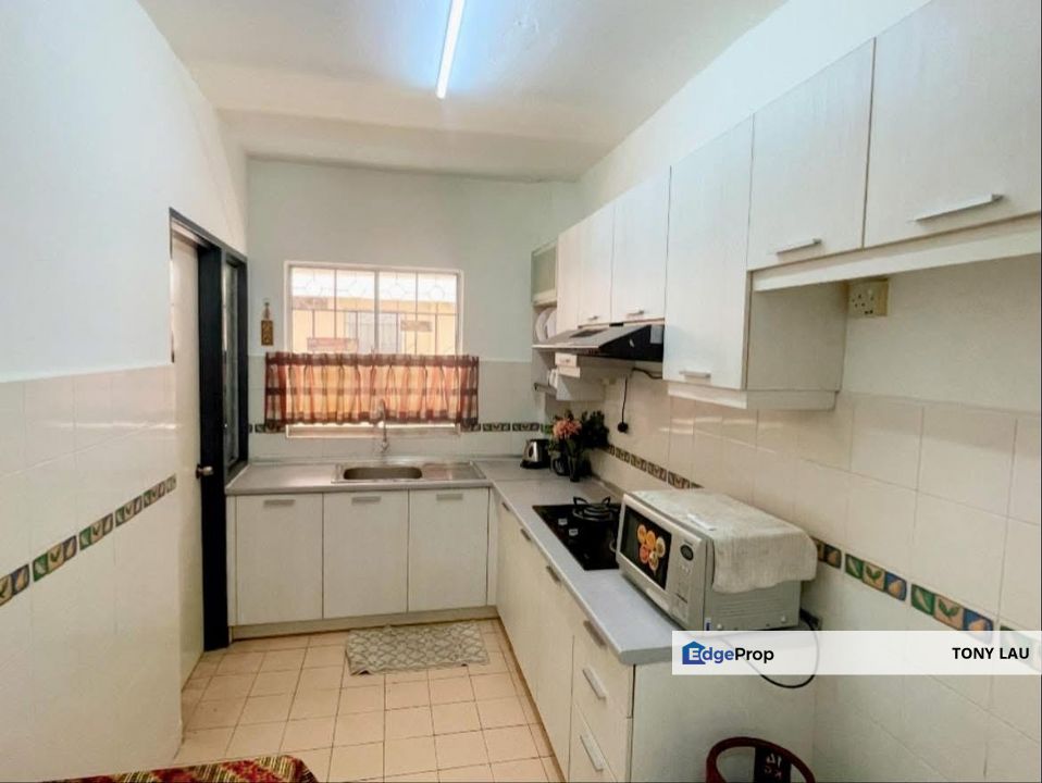 Surrounded by top schools, shops & MRT @ Carmila Apartment, Kota Damansara (Level 5 with lift), Selangor, Kota Damansara