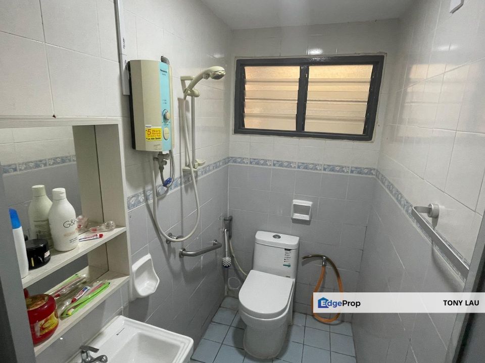 Surrounded by top schools, shops & MRT @ Carmila Apartment, Kota Damansara (Level 5 with lift), Selangor, Kota Damansara